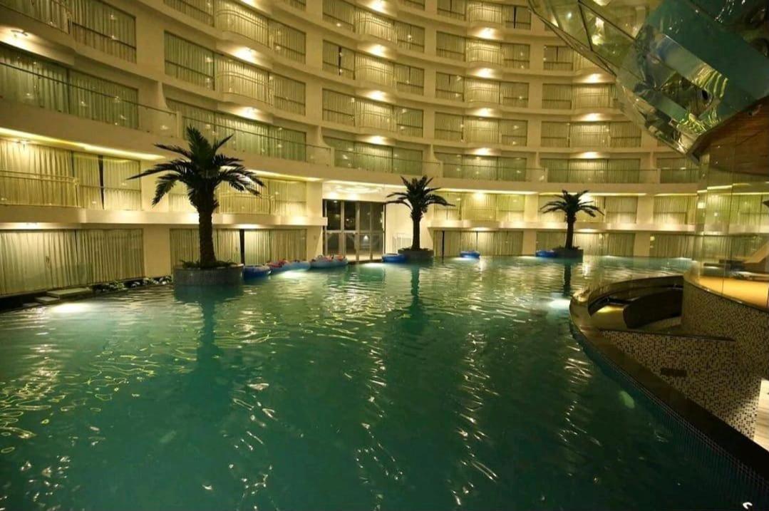 7 Star Weekend Studio At Rajhans Belliza By Global Hospitality Surat Zewnętrze zdjęcie
