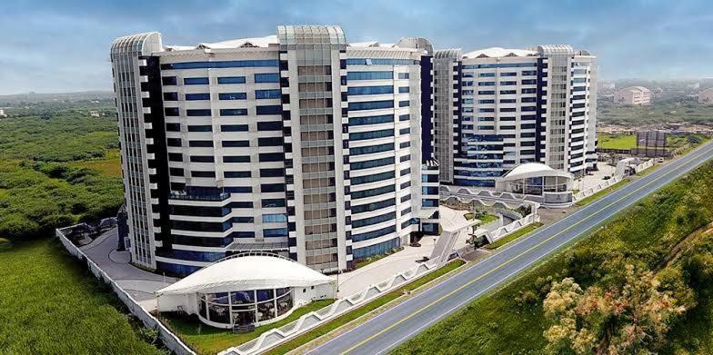 7 Star Weekend Studio At Rajhans Belliza By Global Hospitality Surat Zewnętrze zdjęcie