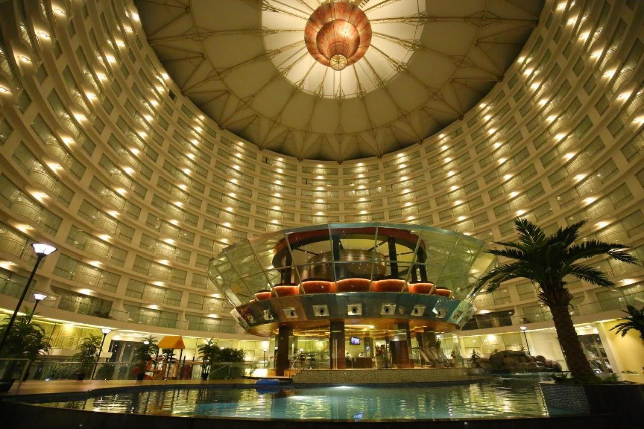 7 Star Weekend Studio At Rajhans Belliza By Global Hospitality Surat Zewnętrze zdjęcie